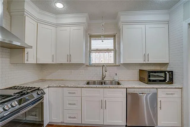 5240 Ithaca St — Photo 8