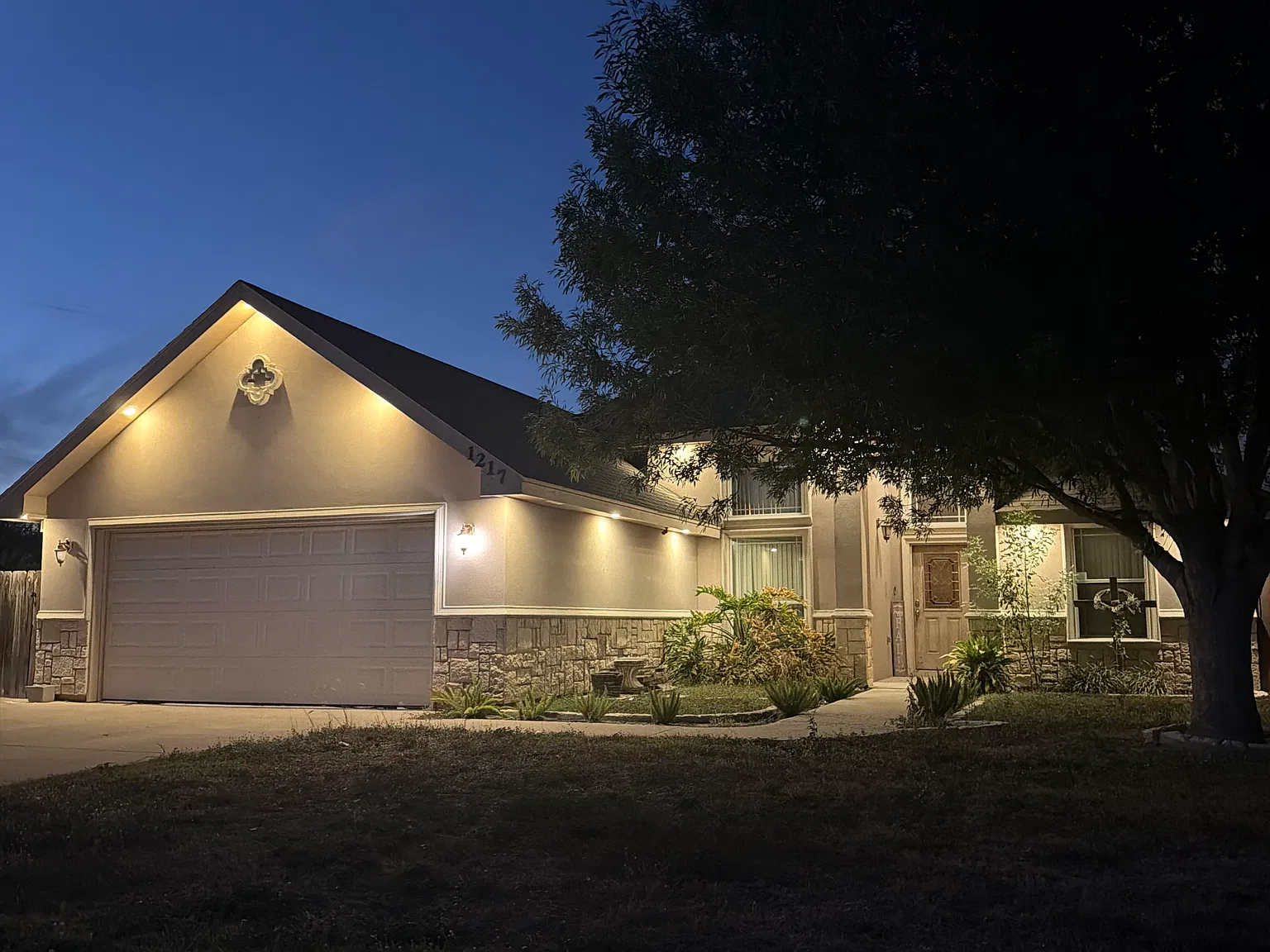 4 bed, 1871 sqft, $1,975 — Photo 2