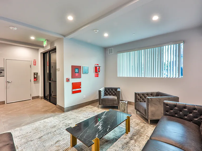 900 N Wilcox Ave #105 — Photo 47