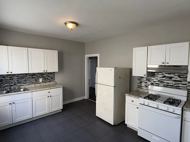 258 Keer Ave #1 — Photo 1