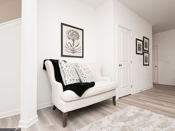4th image of 2514 Honey Way