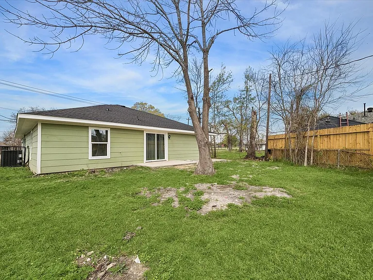 705 Westshire Dr — Photo 13