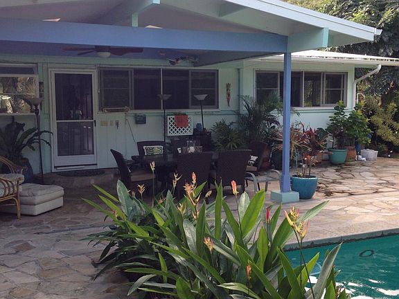 Covered lanai poolside dining for 6