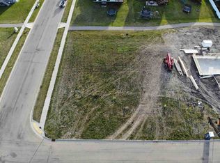 61 Mulberry Loop, Minot, ND 58703