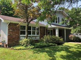 7122 Ashlawn Dr, Brecksville, OH 44141