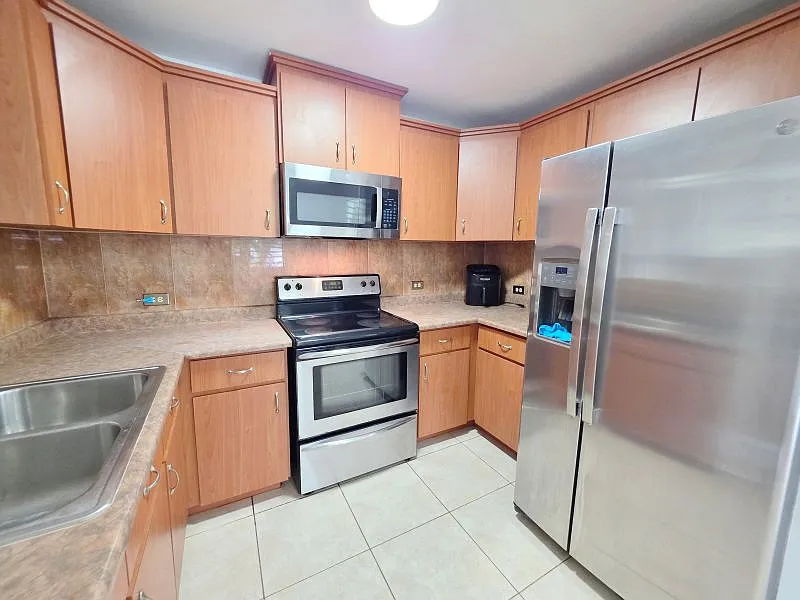 3 bed, 2.0 bath, 1345 sqft, $1,950 — Photo 3