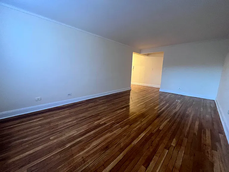 87-01 Midland Pkwy #4Q — Photo 2