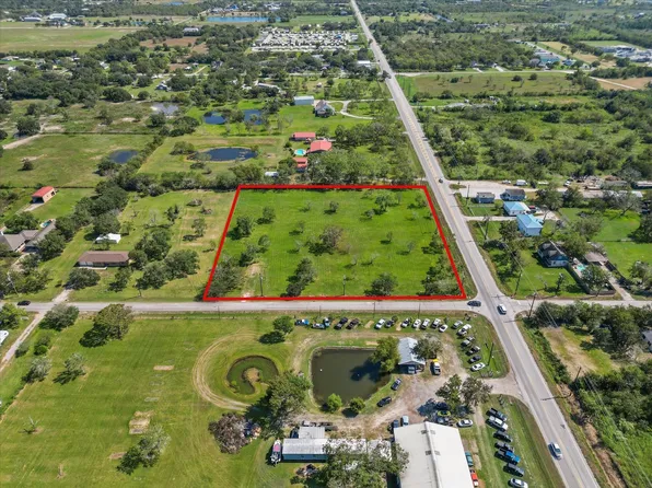 939 28th St, San Leon, TX 77539