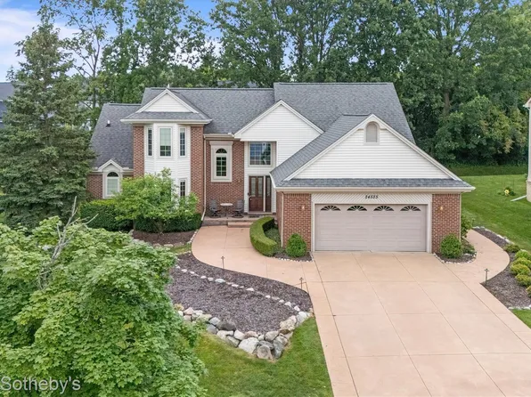 24525 Ridgeview Dr, Farmington Hills, MI 48336