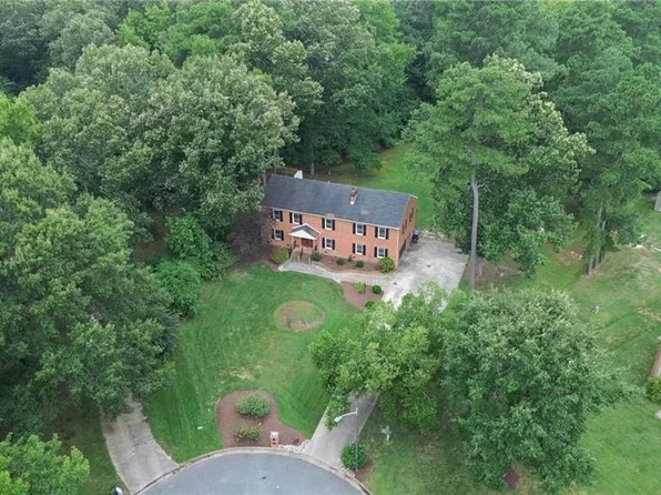 300 Windlesham Dr, Chesapeake, VA 23322