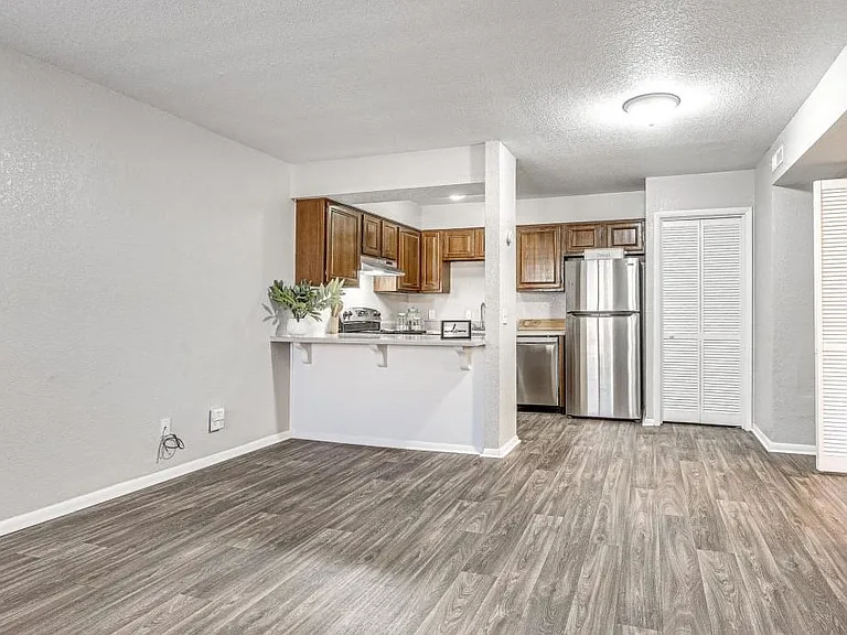 Diamond Ridge Apartments — Photo 4