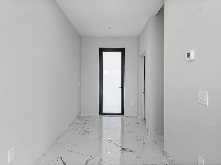 3010 NE 1st Pl — Photo 19