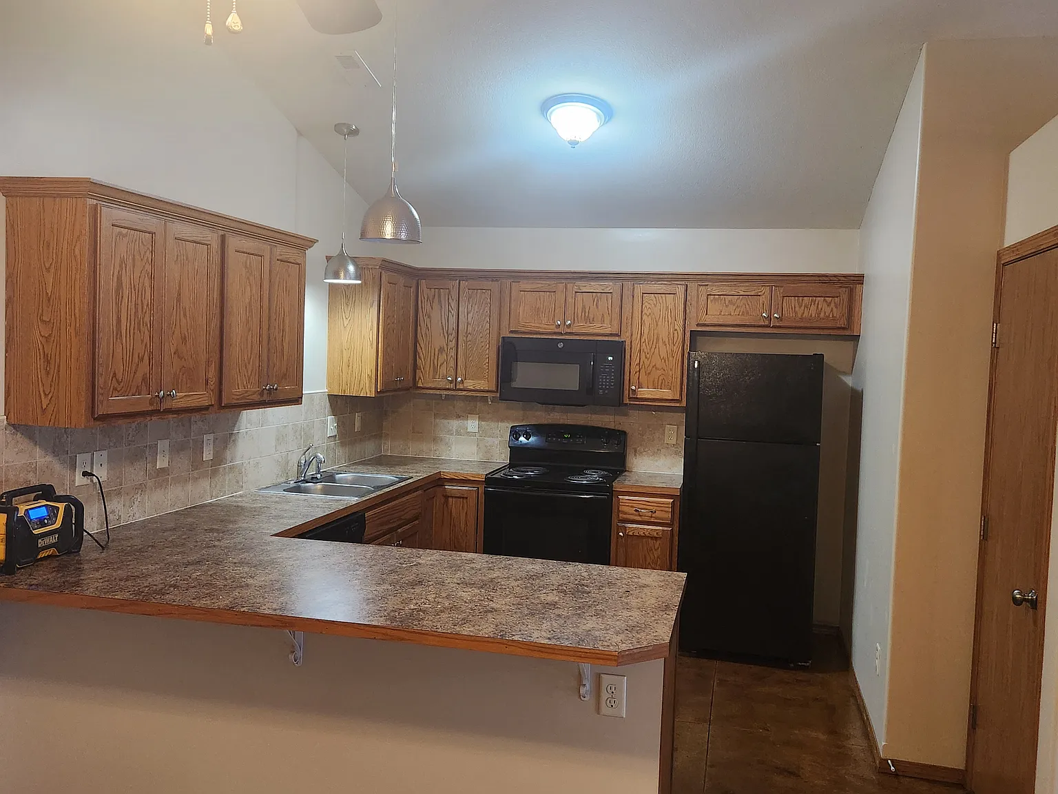 3 bed, 1300 sqft, $1,450 — Photo 4