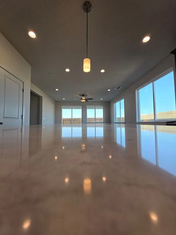 4 bed, 2.5 bath, 2238 sqft, $3,400 — Photo 4