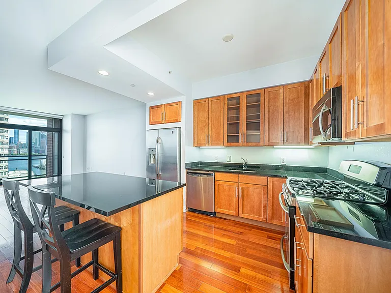 389 Washington St #H — Photo 6