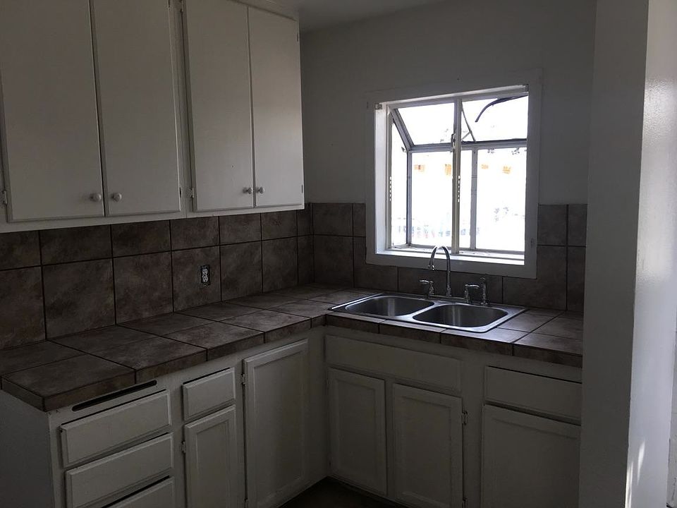 2nd image of 1159 N Sierra Way