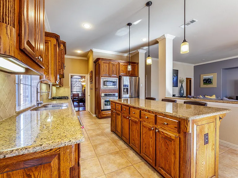 920 Fannin Dr — Photo 3