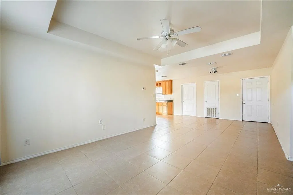 3 bed, 2.0 bath, 1318 sqft, $1,400 — Photo 4