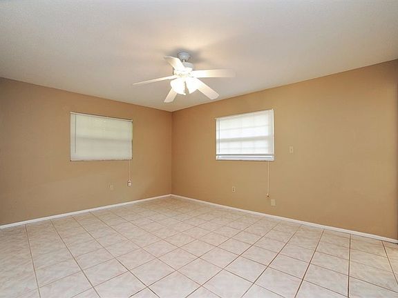 4th image of 3219 N Osprey Ave