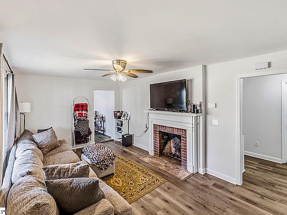 3rd image of 101 Pleasant Ridge Ave