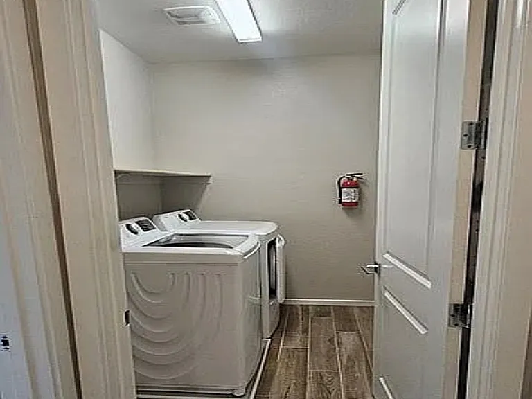 901 S Smith Rd — Photo 15