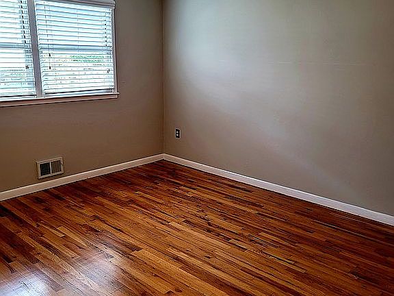 5th image of 143 Darlington Ave