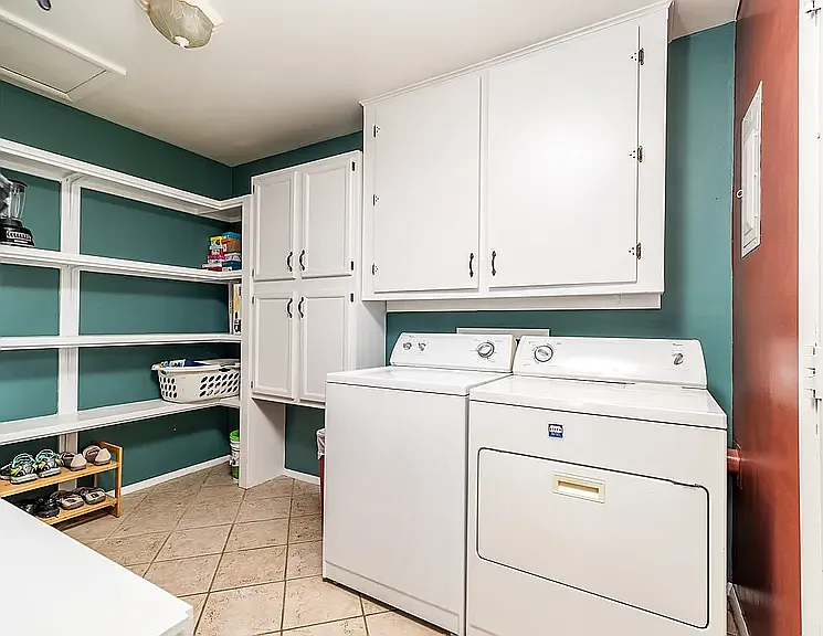 7527 Pinedale Dr — Photo 1