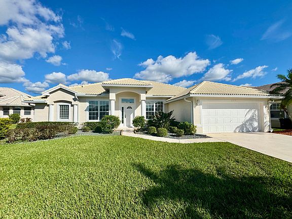5th image of 467 SW Rosewood Cove