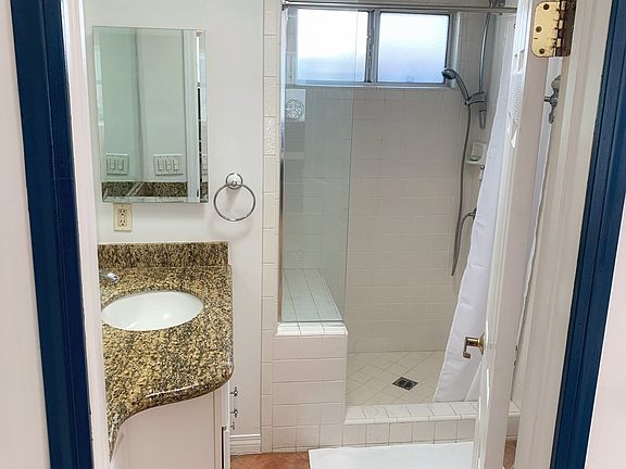 5th image of 4126 Tivoli Ave #2