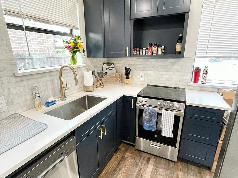 3245 S University Dr — Photo 4