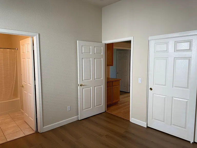 1587 Regent Dr — Photo 29