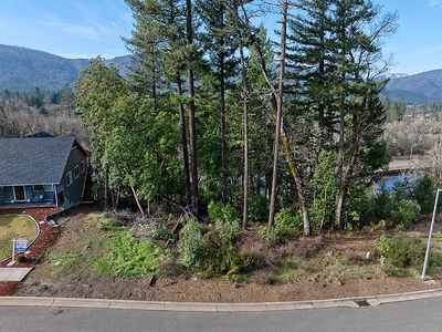 1282 Green Valley Dr, Cave Junction, OR, 97523