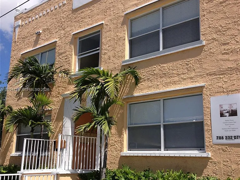 953 SW 10th St #3 — Photo 14