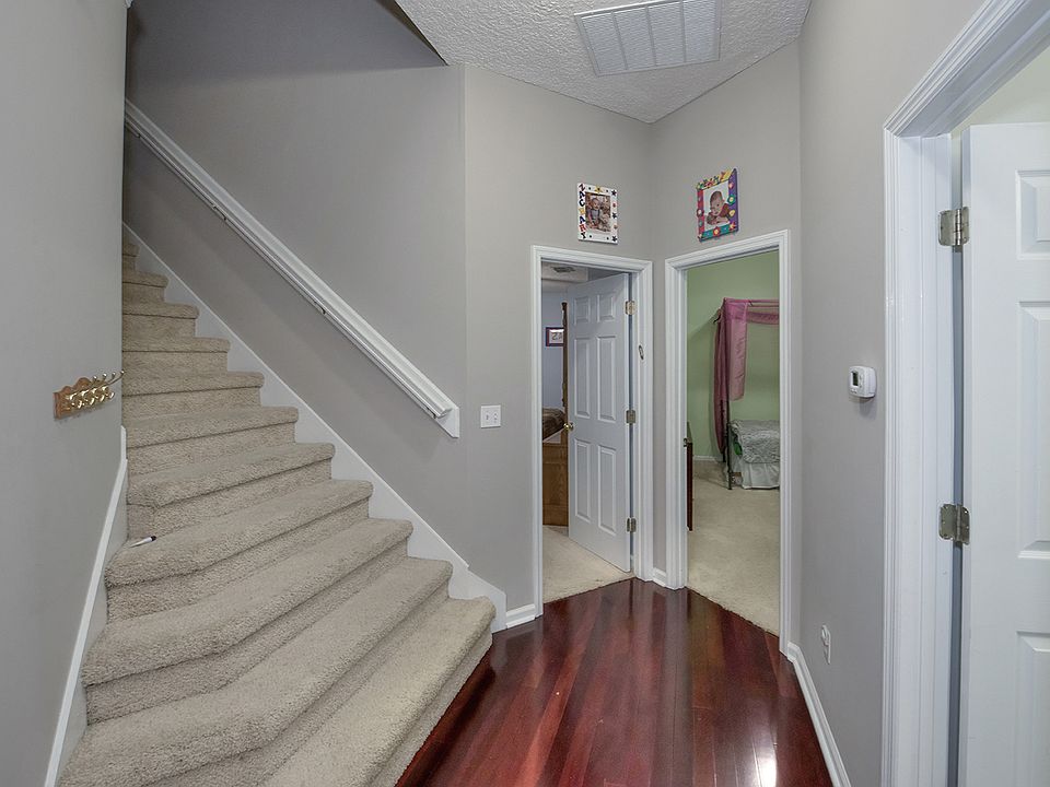 1st image of 428 Huckleberry Trl