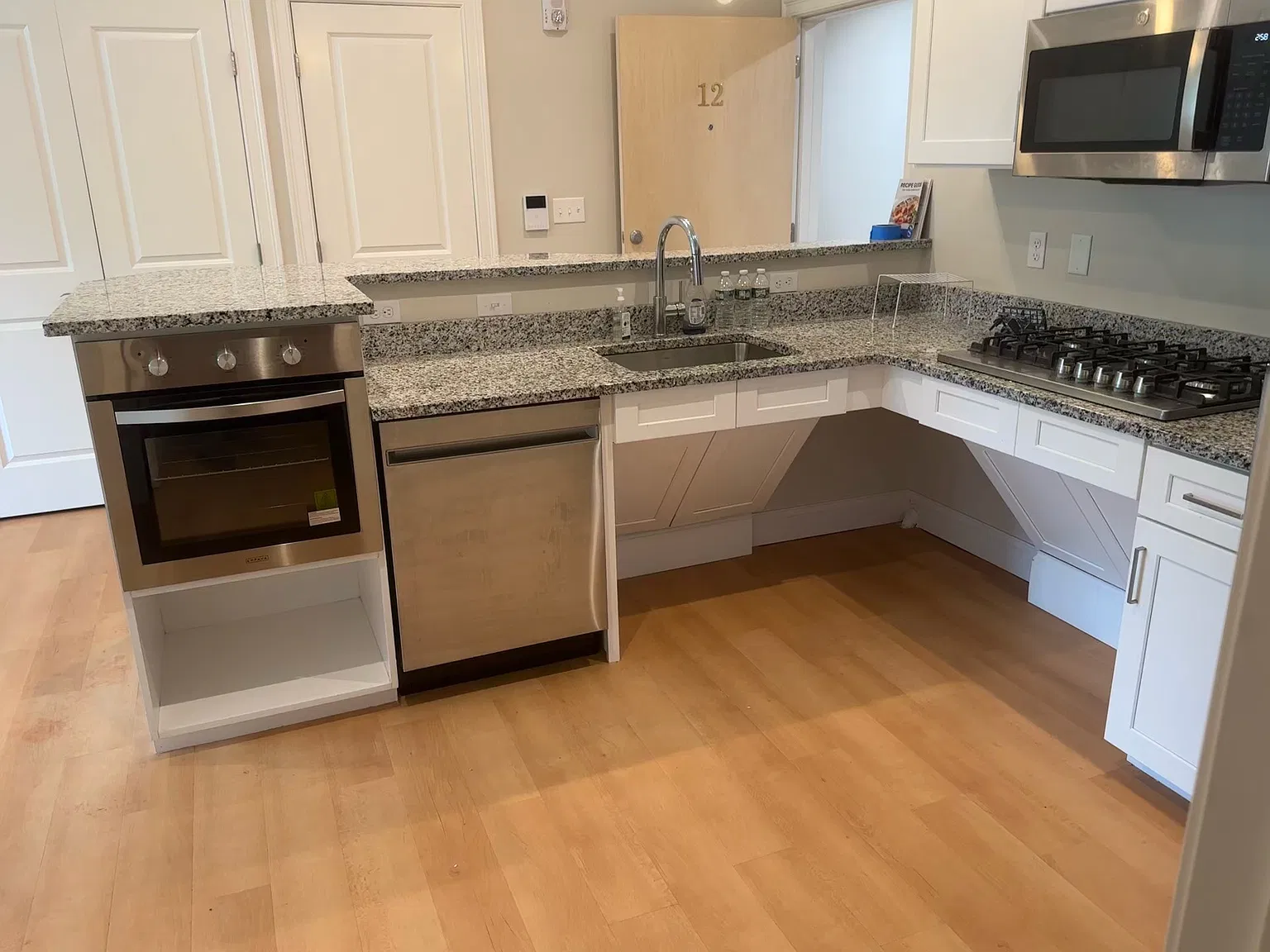 1 bed, 660 sqft, $1,800 — Photo 4