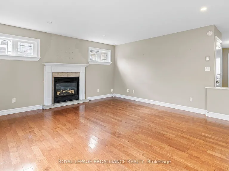 1009 Crestwood Dr — Photo 15
