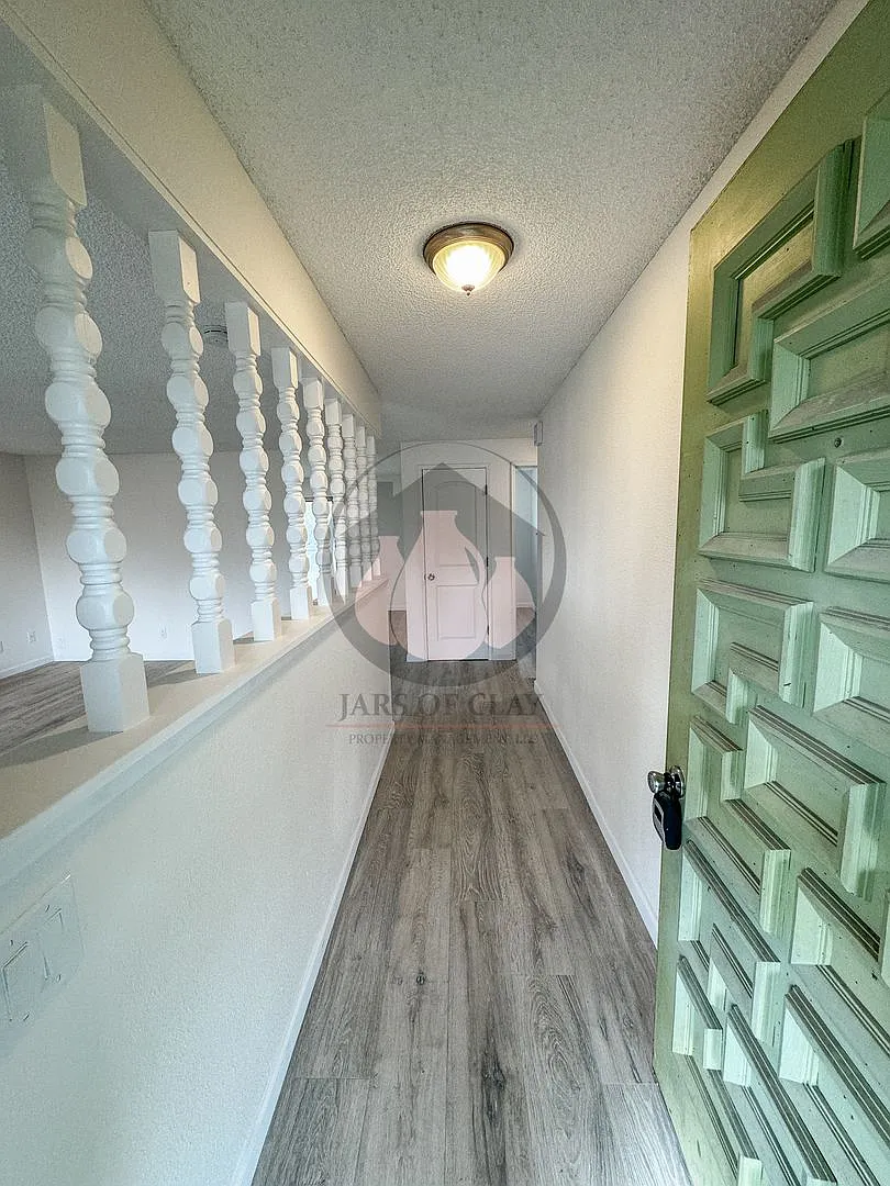 Adorable Single Level Home in Salem — Photo 2