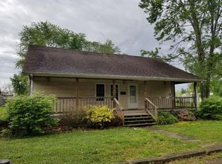 312 E 4th St, West Frankfort, IL 62896