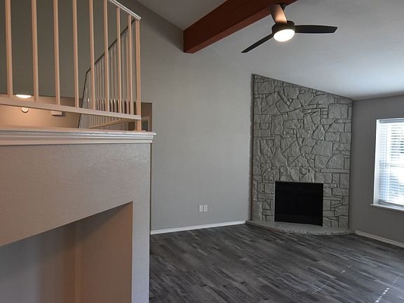 4th image of 900 Blue Jay Dr