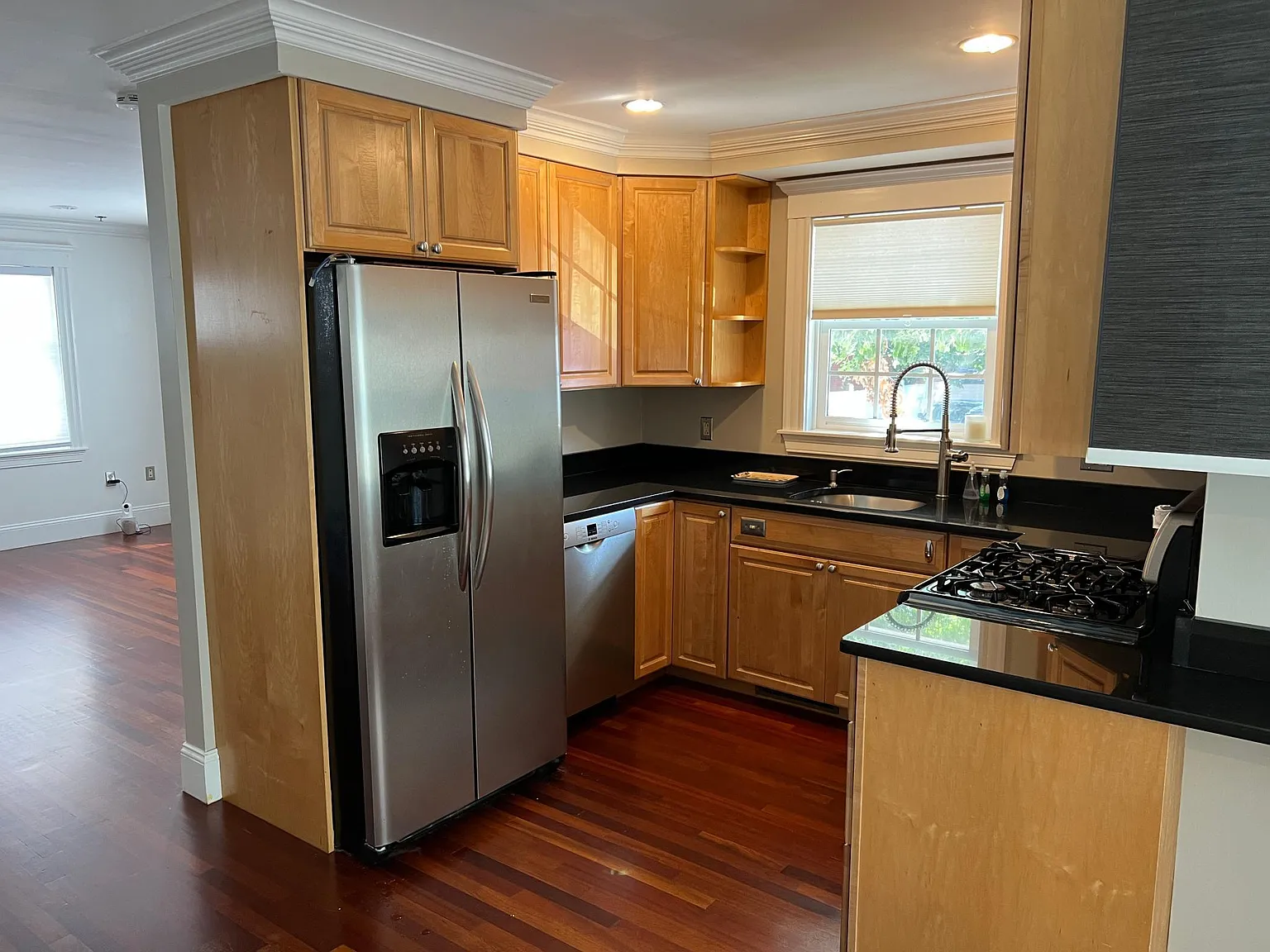 2 bed, 1.5 bath, 1000 sqft, $3,200 — Photo 2