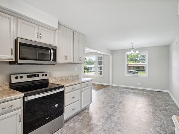 5th image of 30 Dalewood Dr