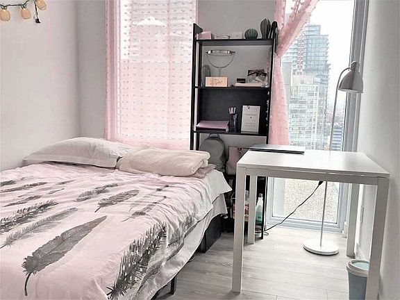 4th image of 28 Wellesley St E #2509
