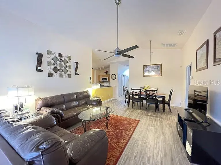 4 bed, 3.0 bath, 1662 sqft, $2,600 — Photo 3