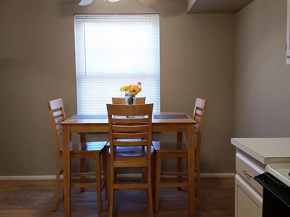 5th image of 979 Beechwood Pl