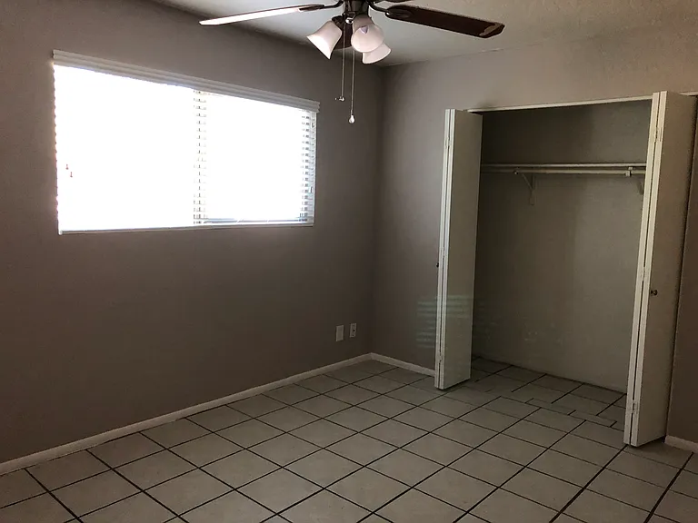 1141 W North Ln — Photo 8