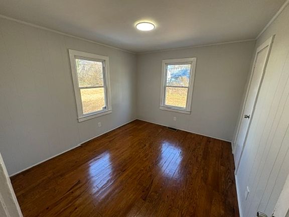 5th image of 928 Glade St
