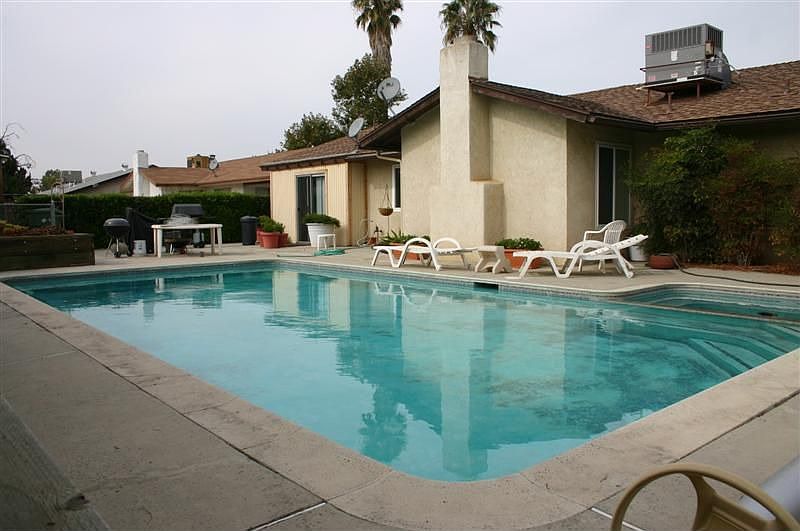 Mission Grove Realty 951-927-8940