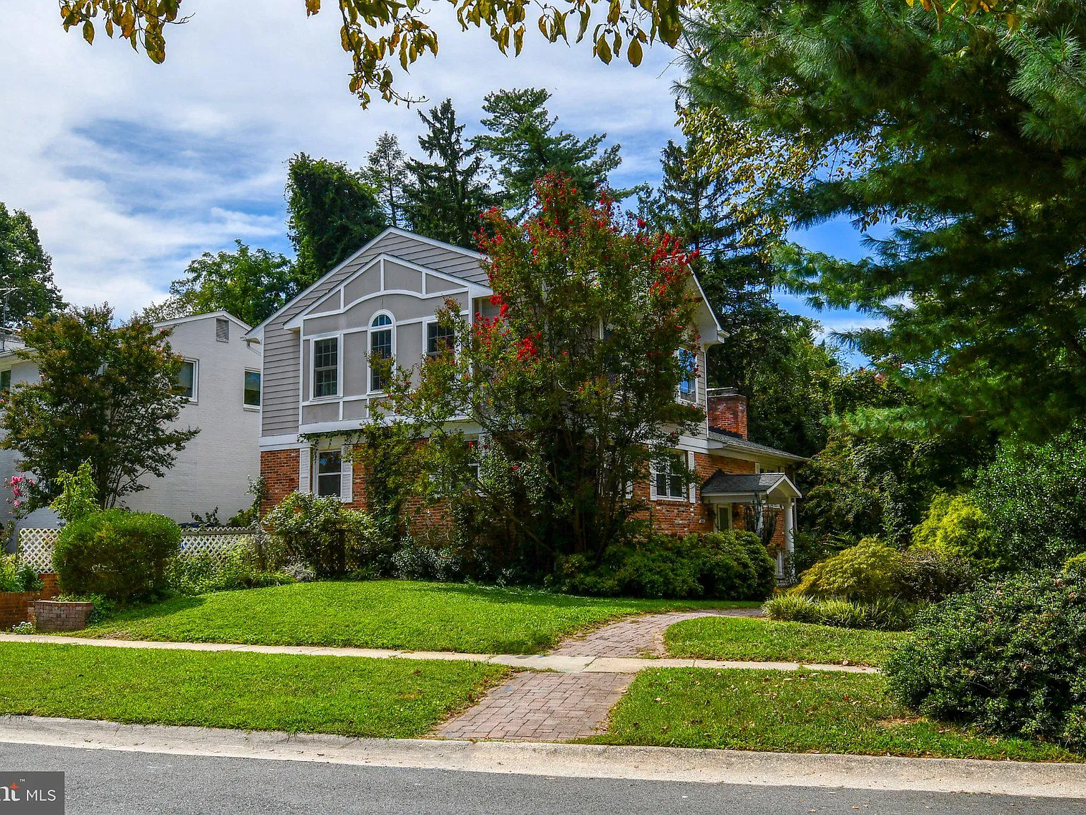 5 bed, 4.0 bath, 3000 sqft, $5,000 — Photo 3