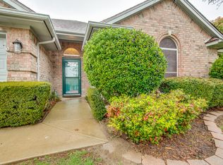 332 Woodcrest Dr, Saginaw, TX 76179