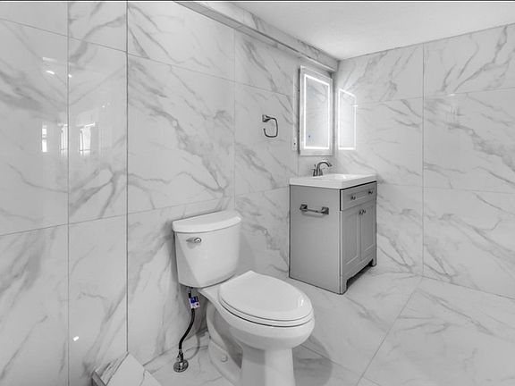 4th image of 1032 54th Ave N #1